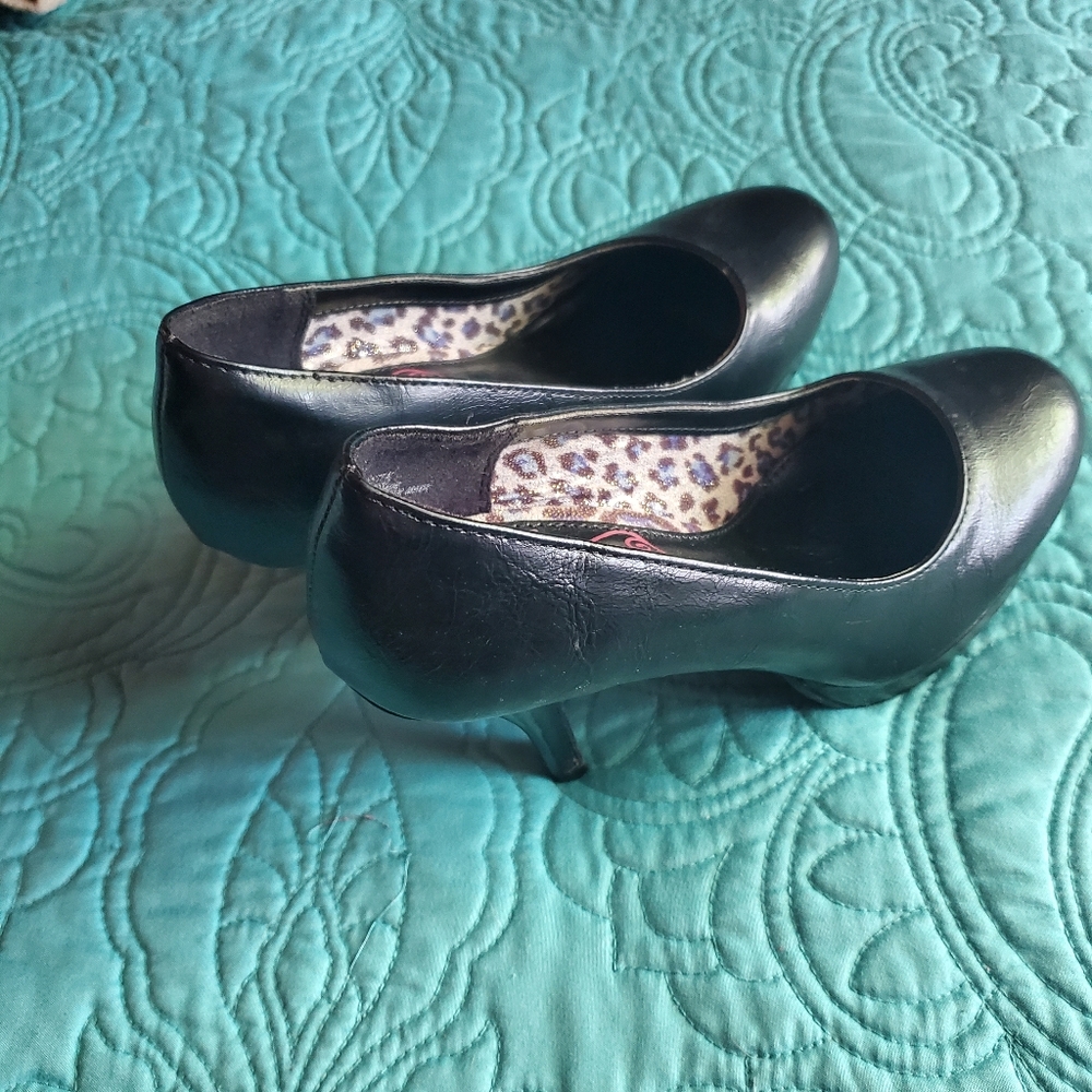 Black Pumps